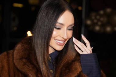 KATARINA ŽIVKOVIĆ OTOPILA LED! Na minus deset napravila HAOS pred hiljadama ljudi!