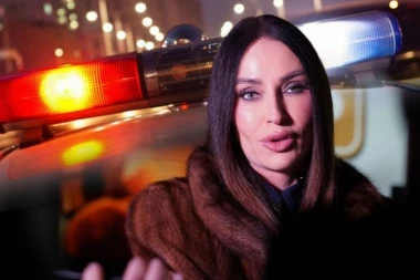 POLICIJA DOŠLA PO KATARINU ŽIVKOVIĆ: Pozvonili joj na vrata i saopštili stravične vesti tada, pevačica doživela ŠOK!