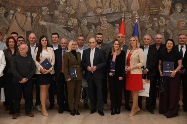 NOVI SJAJ ZA JOŠ 23 SEOSKA DOMA! Potpisani važni ugovori u Palati Srbija!