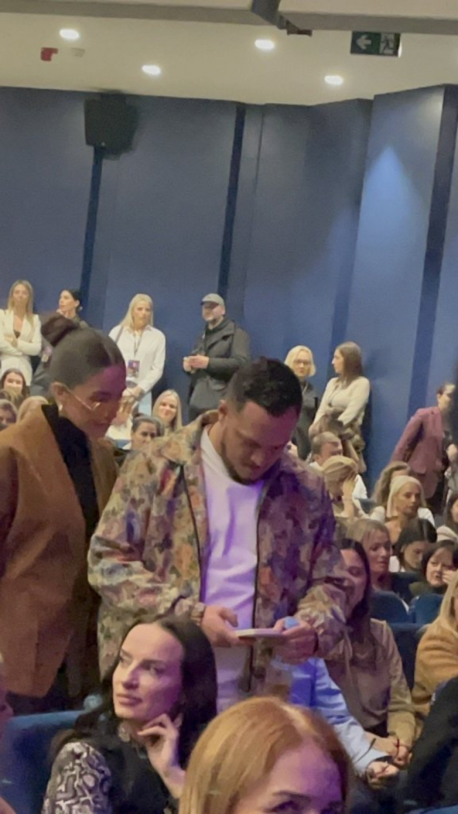 NAKON GLASINA DA JE RASKINUO S ANĐELOM, GASTOZ OBJAVIO DEMOLIRAN STAN! Potpuni rusvaj, stvari na sve strane!