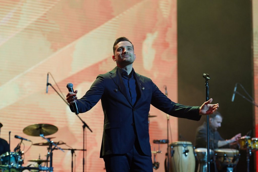 POZNATI SE SJATILI U MIRZINO JATO! Estrada pohrilila na Selimovićev koncert, oni su privukli najviše pažnje! (VIDEO, GALERIJA)