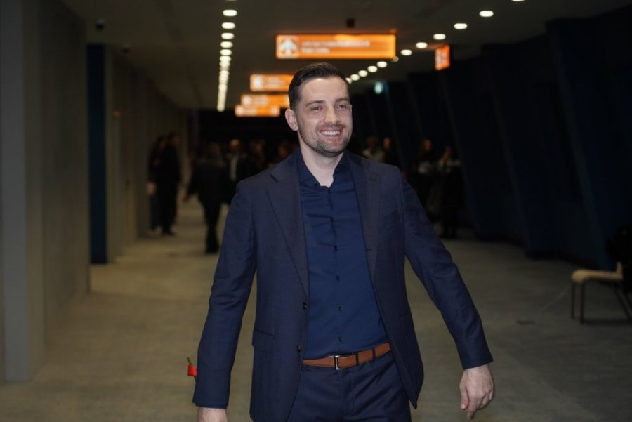 POZNATI SE SJATILI U MIRZINO JATO! Estrada pohrilila na Selimovićev koncert, oni su privukli najviše pažnje! (VIDEO, GALERIJA)