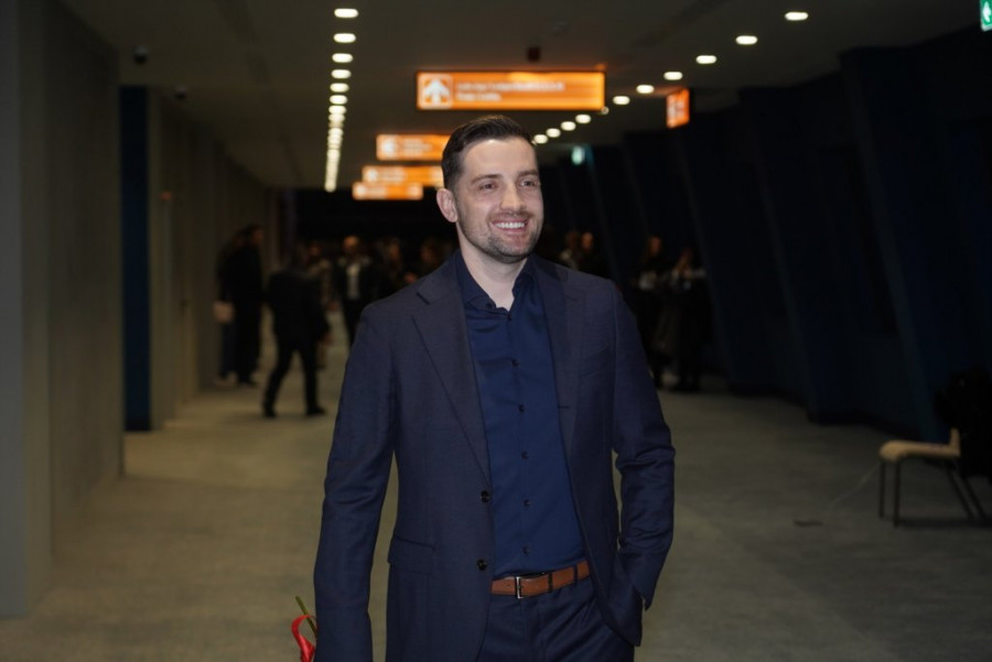 POZNATI SE SJATILI U MIRZINO JATO! Estrada pohrilila na Selimovićev koncert, oni su privukli najviše pažnje! (VIDEO, GALERIJA)