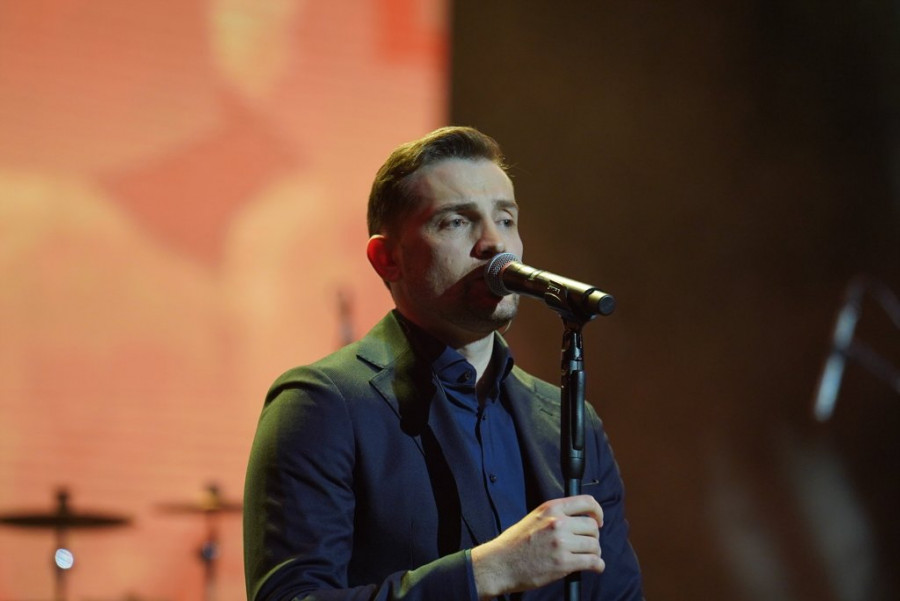 POZNATI SE SJATILI U MIRZINO JATO! Estrada pohrilila na Selimovićev koncert, oni su privukli najviše pažnje! (VIDEO, GALERIJA)