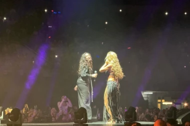 TEA TAIROVIĆ I SANJA VUČIĆ ZAPALILE SCENU U SKOPLJU! Publika pala u trans! (VIDEO)