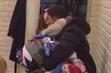 ŠOK-BOMBA IZ ELITE! Teodora Delić se nije SKIDALA sa Filipa Đukića, pogledajte šta mu je sve radila! (FOTO)