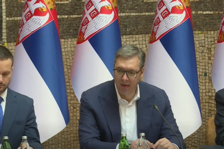 "ŽELIMO PO SVAKU CENU DA IZBEGNEMO NACIONALIZACIJU I OTIMANJE!" Vučić o ruskom vlasništvu u NIS-u: Odluka mora da bude donesena za 7 DANA!