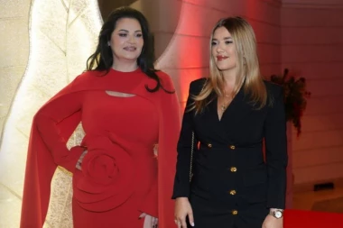 JANA TODOROVIĆ OBRISALA POD KIJOM KOCKAR: Pevačica uputila BRUTALNU PORUKU, pa se obratila Katarini Živković! (VIDEO)