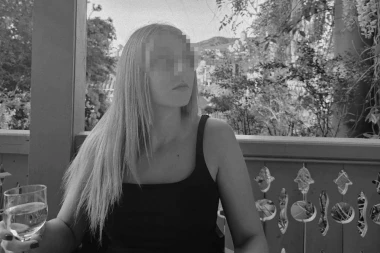 REKA LJUDI ISPRAĆA UBIJENU ALDINU JAHIĆ! Klanjana dženaza žrtvi femicida! (VIDEO)