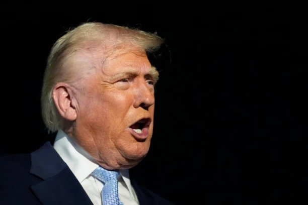 TRAMP UDARA NA MEDIJE: Posle uvrede novinarke, preti i gašenjem programa ABC njuza! (VIDEO)