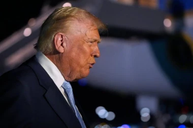 UMRO JEDAN OD RANJENIH GARDISTA: Povređeni u pucnjavi kod Bele kuće, drugi kritično - oglasio se Tramp!