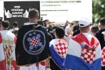 UŠTAŠKE GRUPE ŠTAMPAJU MAJICE U SRBIJI! Hrvati propagiraju mržnju i ZARAĐUJU NA STOTINE HILJADE EVRA, a Srbin stoji iza svega?