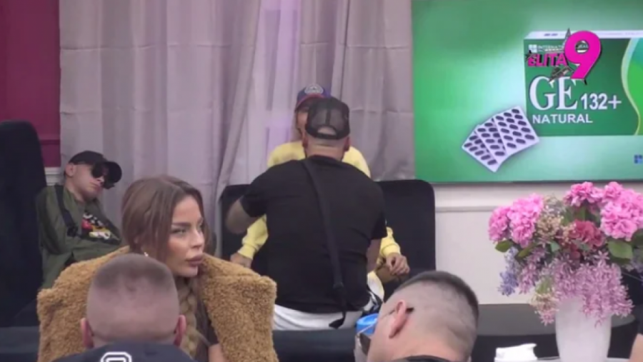 NAJVEĆE PONIŽENJE I SRAMOTA U "ELITI": Luka obelodanio NAJINTIMNIJE informacije o Aneli - učenici ZINULI do poda, nastao HAOS!