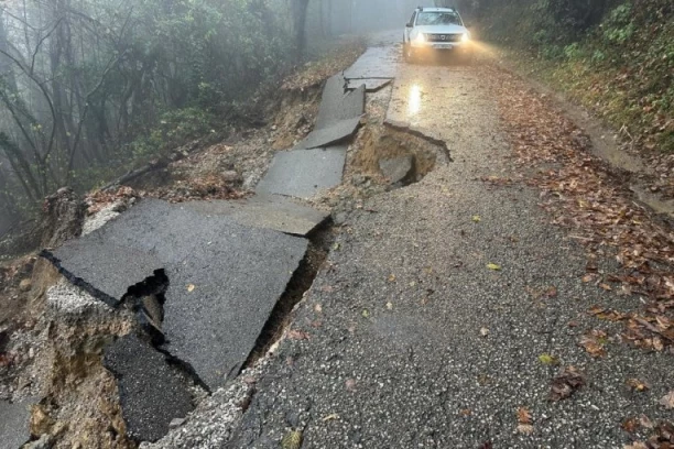 BIBLIJSKI POTOP U SLOVENIJI: Bujice provalile u kuće, odroni sekli puteve - stotine ljudi bez struje! (VIDEO)