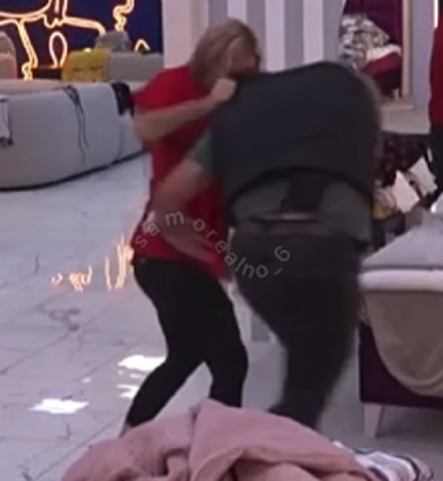 ASMIN DAVIO ANELI, ONA GA TUKLA I ČUPALA! Stravične scene u Eliti, čeka se HITNA odluka produkcije o DISKVALIFIKACIJI! (VIDEO)