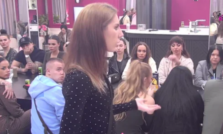 "PRETILA MI JE DA ĆE ME RASPORITI": Sita Ahmić slala RAZBOJNIKE rođenom sinu i Hani, svi MONSTRUOZNI detalji iz porodičnog doma!