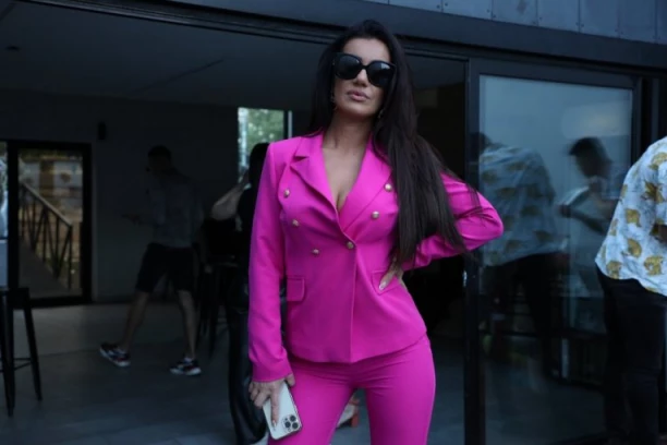 PODNETA KRIVIČNA PRIJAVA PROTIV NAŠE PEVAČICE! S partnerom optužena za PREVARU!