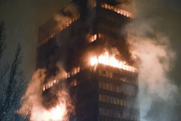 GORI ZGRADA ČUVENE REDAKCIJE U CENTRU GRADA: Šteta je ogromna, skoro 100 vatrogasaca na izmaku snaga