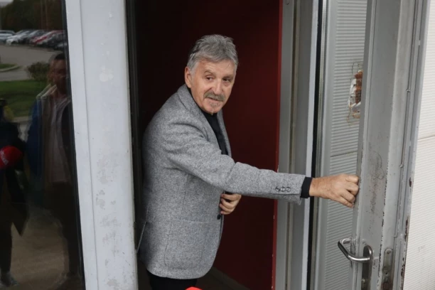 PET GODINA NIJE UŠAO U OVO PROSTORIJU! Bosanac se PLAŠI SMRTI: Ako mi tamo pozli, neće me niko čuti!