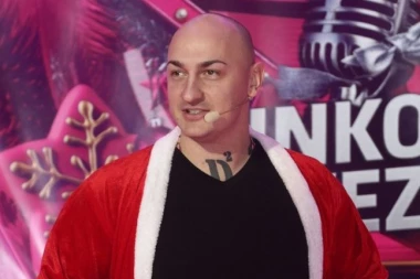 "JA SAM SVAKI DAN DEDA MRAZ, BAJO" Desingerica podelio ŠOK-POKLONE članovima žirija "Pinkovih zvezda", ćerku upisuje u svoju školu: Kakvi, bre, roditeljski sastanci?! (VIDEO)