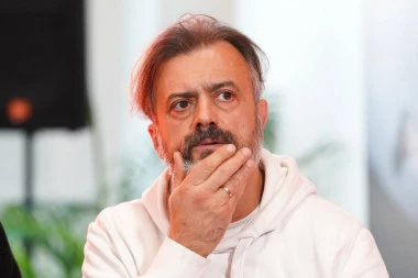 NAJMONSTRUOZNIJE REČI SERGEJA TRIFUNOVIĆA: Iskopati oči svakom ko neće da glasa protiv Vučića! (VIDEO)