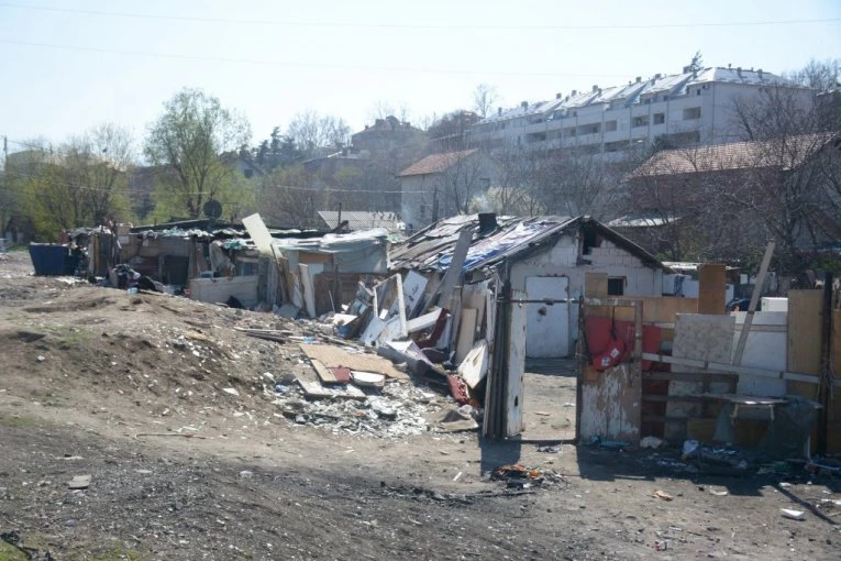 SLOVENIJA NA UDARU KRITIKA: Usvojen represivni zakon protiv Roma - cela manjina proglašena "pretnjom"!