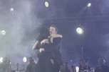 PRIJA, ANA SEVIĆ I SALE TROPIKO BLISTAJU U PRVIM REDOVIMA! Čitava estrada se sjatila na koncert Mirze Selimovića, on podržao MLADU NADU REGIONA! (VIDEO)