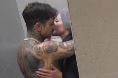 VRELI KADROVI ĐUKIĆA I MAJE MARINKOVIĆ, STARLETA SKINULA BRUS PRED KAMERAMA! Produkcija objavila SKANDALOZNI SNIMAK IZ TOALETA, ovo gledate na sopstvenu odgovornost! (VIDEO, GALERIJA)