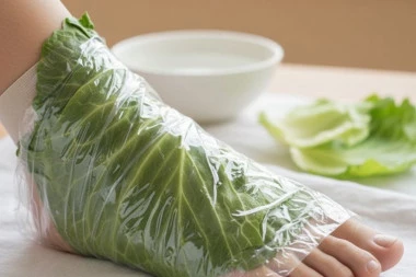 Uzela je list KUPUSA i stavila na stopalo: Rezultati su je IZNENADILI - ovako je rešila problem koji muči većinu SRBA!