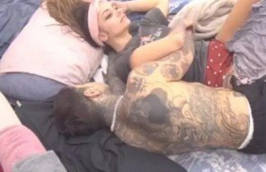 TEODORA DELIĆ ZAVIJA OD BOLOVA, ĐUKIĆU JEDVA ZAUSTAVLJENO KRVARENJE: Otkriveno GDE SE NALAZE nakon brutalnog incidenta sa Bebicom!