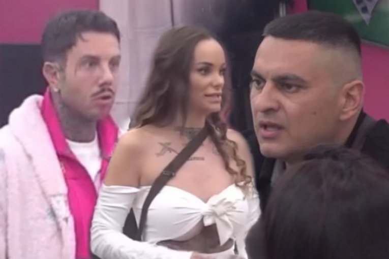 Republic / Photo Gallery / Watching Recordings