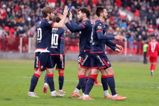 ZVEZDA SE PLASIRALA U OSMINU FINALA! Na kolenima i trećeligaš, rutinska pobeda crveno-belih!
