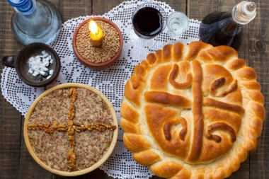 VELIKI BROJ DOMAĆINA KOJI SLAVE ARANĐELOVDAN PRAVI VELIKU GREŠKU! Jednog narodnog verovanja nikako ne smemo da se pridržavamo, sve je objasnio i patrijarh Pavle!