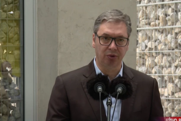 VUČIĆ ZA MEDIJE: Predsednik Srbije o NIS: Nadam se da ćemo moći brzo da rešimo, BLOKADERI KRIVI ZA TO! (VIDEO)
