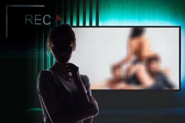 SKANDAL TRESAO ESTRADU! Voditeljkin INTIMNI snimak sa DVA biznismena, sve zakuvao FUDBALER!