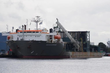 DRAMA NA KARIBIMA: Američki razarač presreo ruski tanker iz "flote u senci" - brod ostao nemoćan!