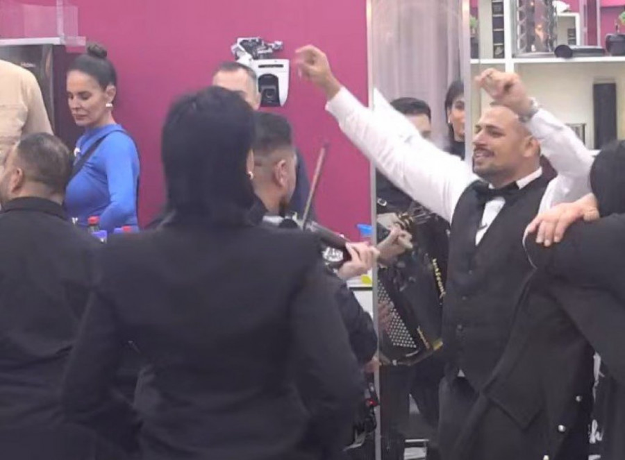 ODREKO SE ČITAVE FAMIIJE U PROGRAMU UŽIVO, BIVŠOJ ŽENI PORUČIO SAMO JEDNO! Bora Santana doživeo veliku IZDAJU - viralni snimak zapalio mreže! (VIDEO)