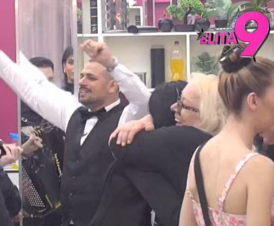 ODREKO SE ČITAVE FAMIIJE U PROGRAMU UŽIVO, BIVŠOJ ŽENI PORUČIO SAMO JEDNO! Bora Santana doživeo veliku IZDAJU - viralni snimak zapalio mreže! (VIDEO)