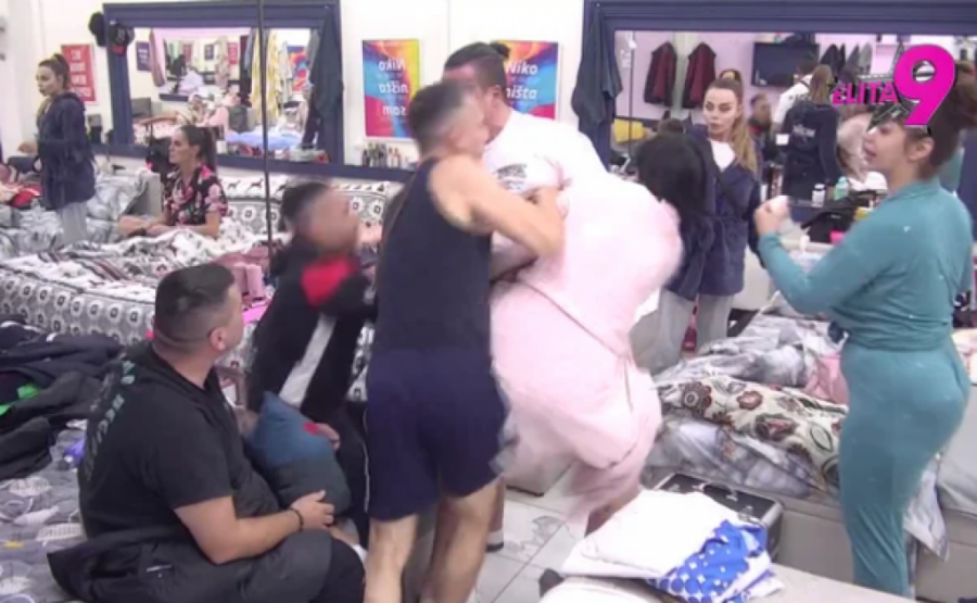 NEVIĐENA TUČA U "ELITI"! Obezbeđenje HITNO prekinulo program - Terza PODIVLJAO, pa ŠČEPAO Bebicu! (FOTO)