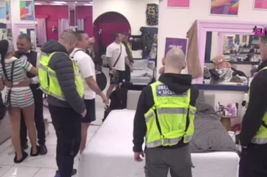 NEVIĐENA TUČA U "ELITI"! Obezbeđenje HITNO prekinulo program - Terza PODIVLJAO, pa ŠČEPAO Bebicu! (FOTO)