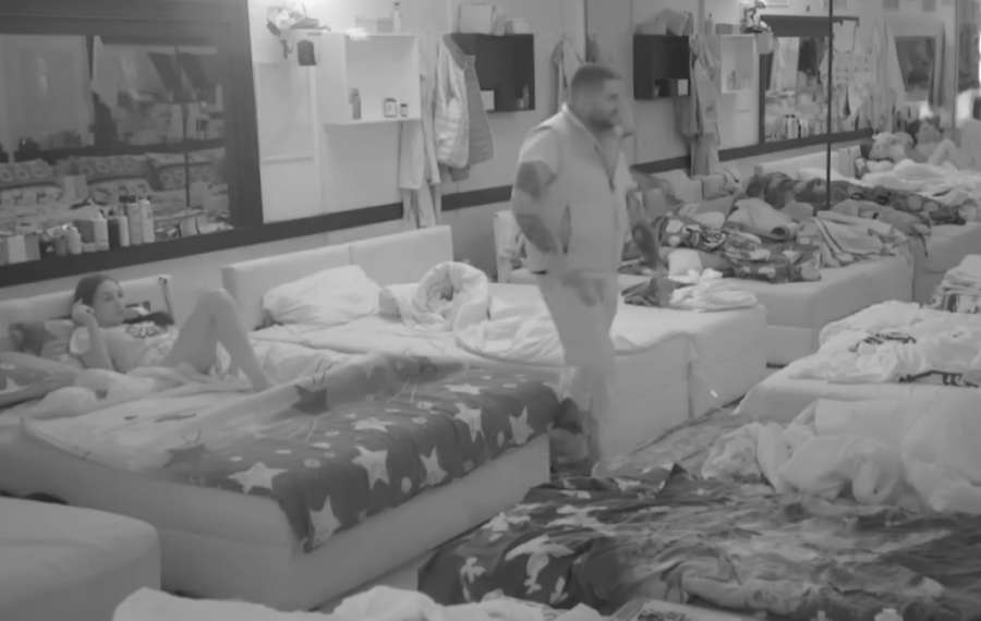 PRODUKCIJA OBELODANILA SKANDALOZAN SNIMAK MAJE I ASMINA U CIK ZORE: Durdžić sačekao da svi odu na spavanje, pa NASKOČIO na cimerku!