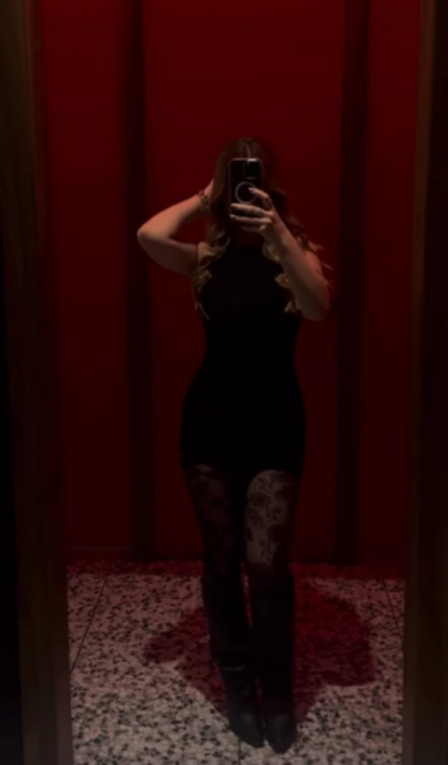 PROCURILE PRIVATNE FOTKE LENE MARINKOVIĆ IZ TELEFONA: Na telu ČIPKA, a tek da vidite ovaj detalj! (FOTO)