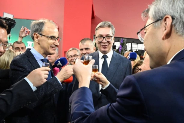 KINESKO TRŽIŠTE SE OTVORILO ZA SRBIJU! Vučić otkrio kako su srpska vina dospela u Kinu!