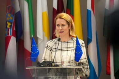 "SAMO TAKO NASTAVI!": Dmitrijev ismejao Kaju Kalas zbog citata iz stripa