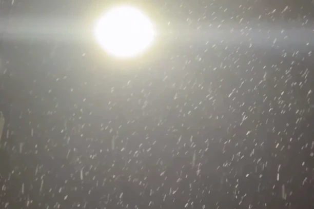 SNEG STIGAO I U BEOGRAD! Veje širom prestonice, ledeni front hara Srbijom! (VIDEO)