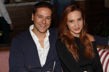 NACIJA BRUJI O ŽENI LUKE RACA: Pojavio se PRIVATNI SNIMAK Nine Mrđe, pokazala bujne obline! (FOTO)