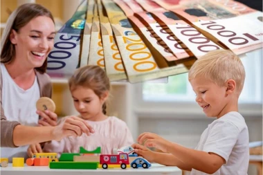 DADILJE U SRBIJI ZARAĐUJU PREKO 170.000 DINARA MESEČNO! Skočile cene čuvanja dece, RODITELJI SE HVATAJU ZA GLAVU!