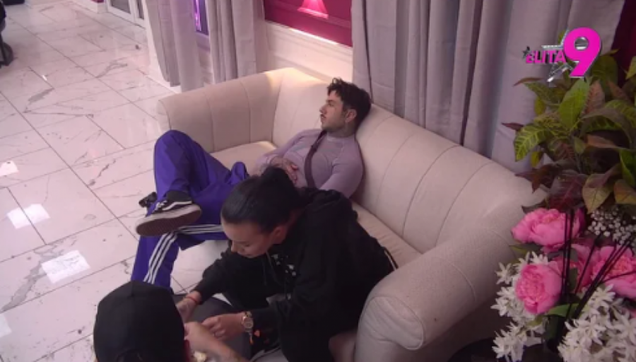 ANITA BLJUJE VATRU NAKON NAJNOVIJE VRELE AKCIJE SA FILIPOM ĐUKIĆEM: Ovim ju je ukanalio za sva vremena!