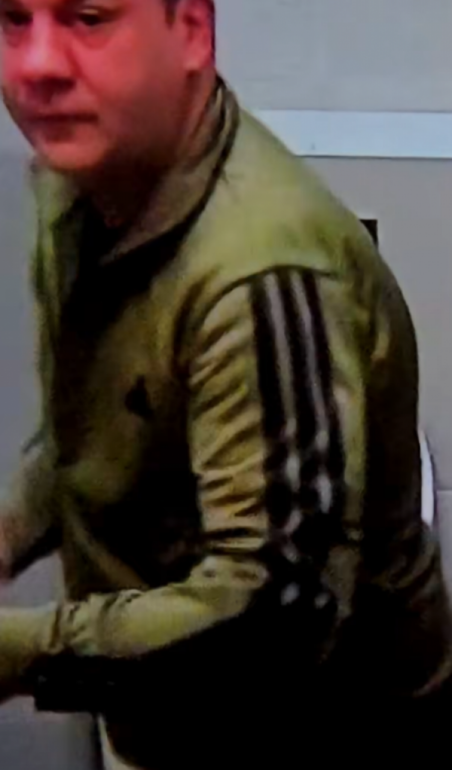 NIŠTA GADNIJE NISTE VIDELI U ISTORIJI RIJALITIJA - Takmičar "Elite" zavukao RUKU u WC-šolju, rovario, a ono što je IZVADIO iz nje je sve ŠOKIRALO!