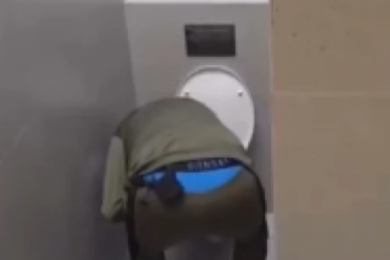 Ivan Marinkovi zavukao ruku u WC šolju